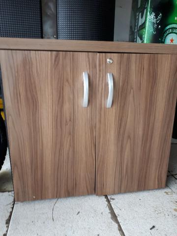 Mesa de escritório com gavetas - Foto 3