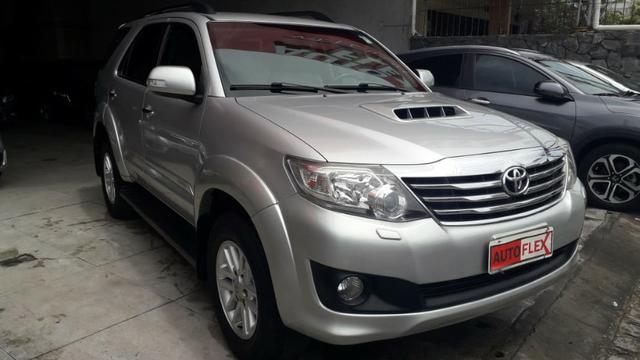 Toyota Hilux Sw4 3.0 Srv 4x4 - Foto 6