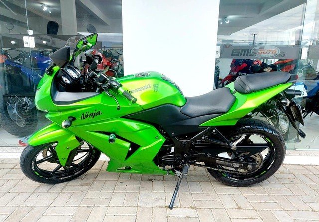 GUTO MOTOS TEM: KAWAZAKI NINJA 250 IMPECÁVEL