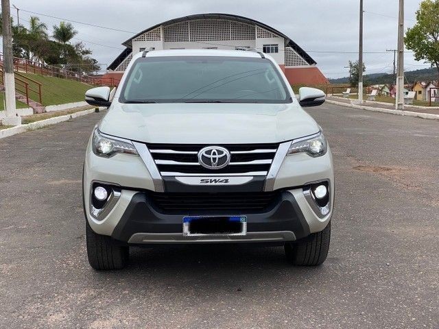 TOYOTA HILUX SW4
