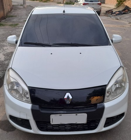 VENDO SANDERO COMPLETO ,DOCUMENTO OK .