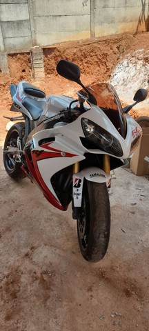 YAMAHA R1