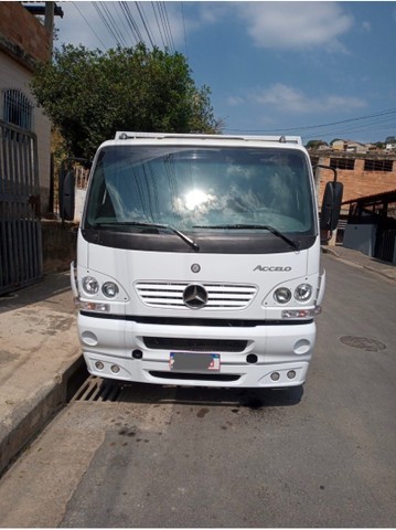 CAMINHÃO ACCELO 715