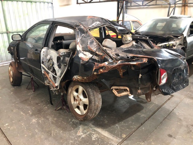 Sucata Toyota Corolla 1.8 2005/2006 Gasolina Automático - Foto 4