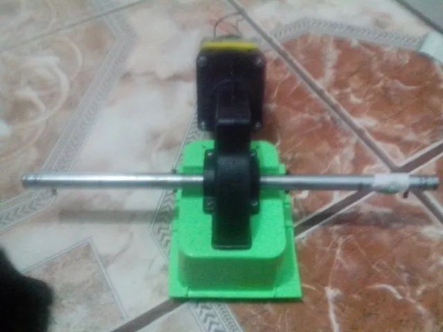 Motoredutor 24vcc 43 rpm para projetos\gambiarras eixo longo passante