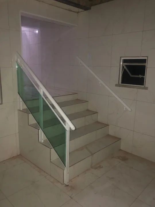 Corrimão de alumínio branco com vidro verde  - Foto 2