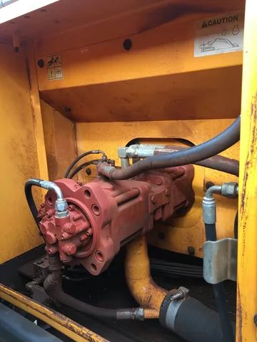 Escavadeira Hyundai 210 - Foto 5