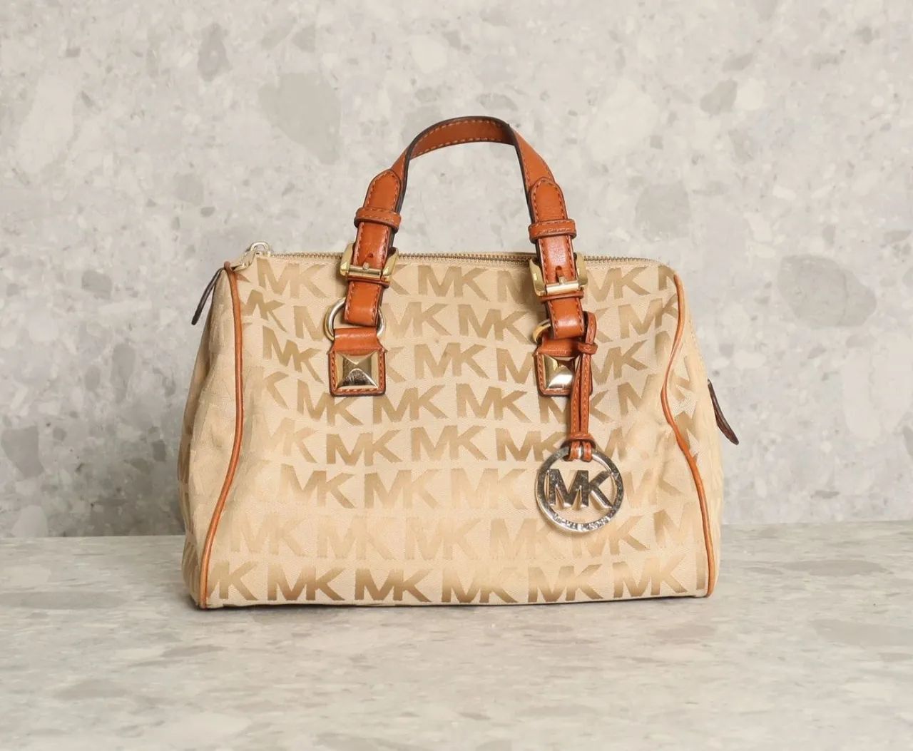 Bolsa michael kors em excelente estado. Original