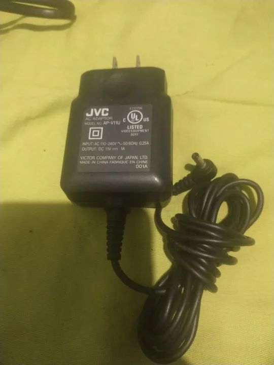 Carregador JVC AP-V11U  filmadoras compatíveis na descrição Série Everio GZ-MG