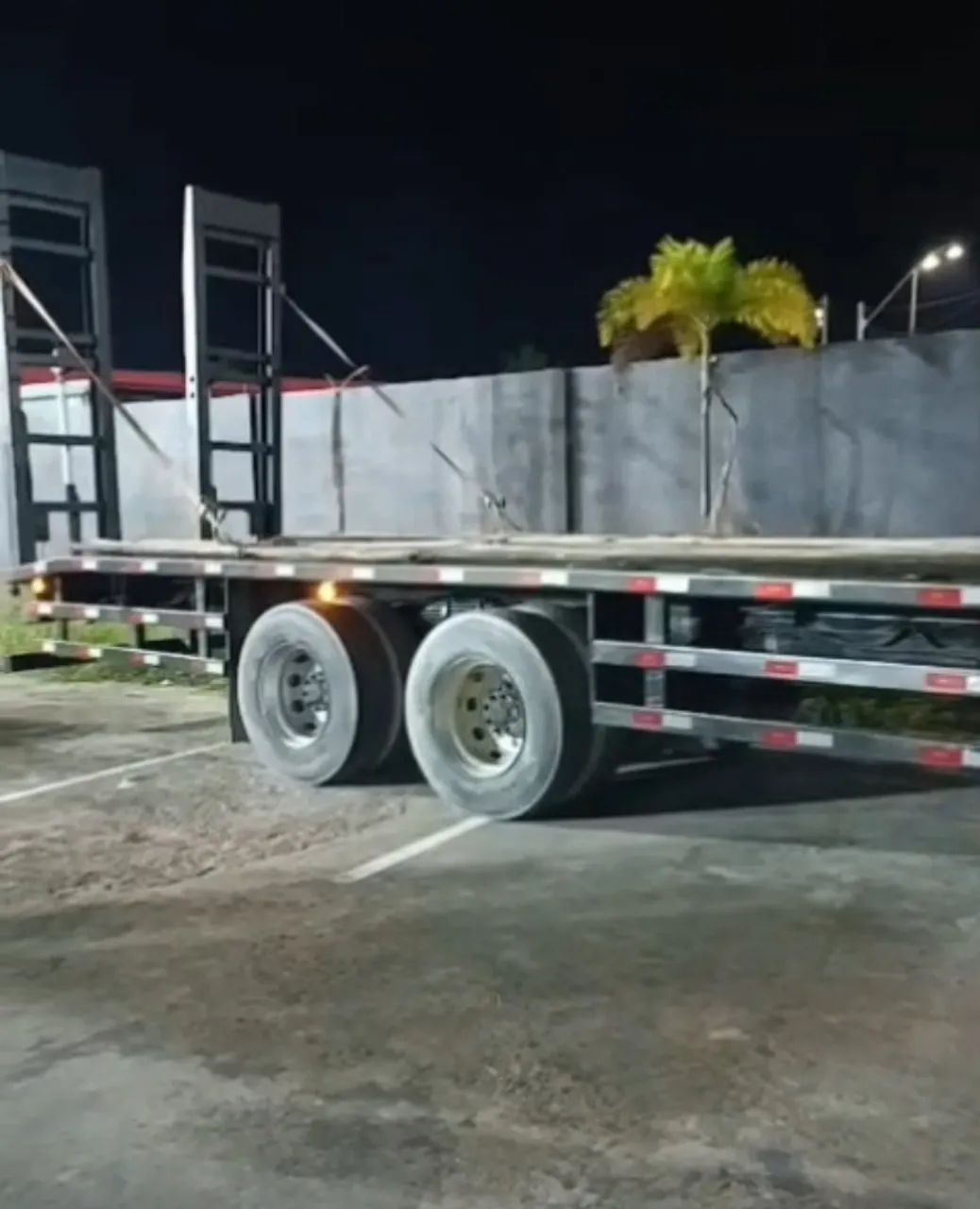 Caminhão plataforma VW 31- 260 CNM 6x4 traçado - Foto 5