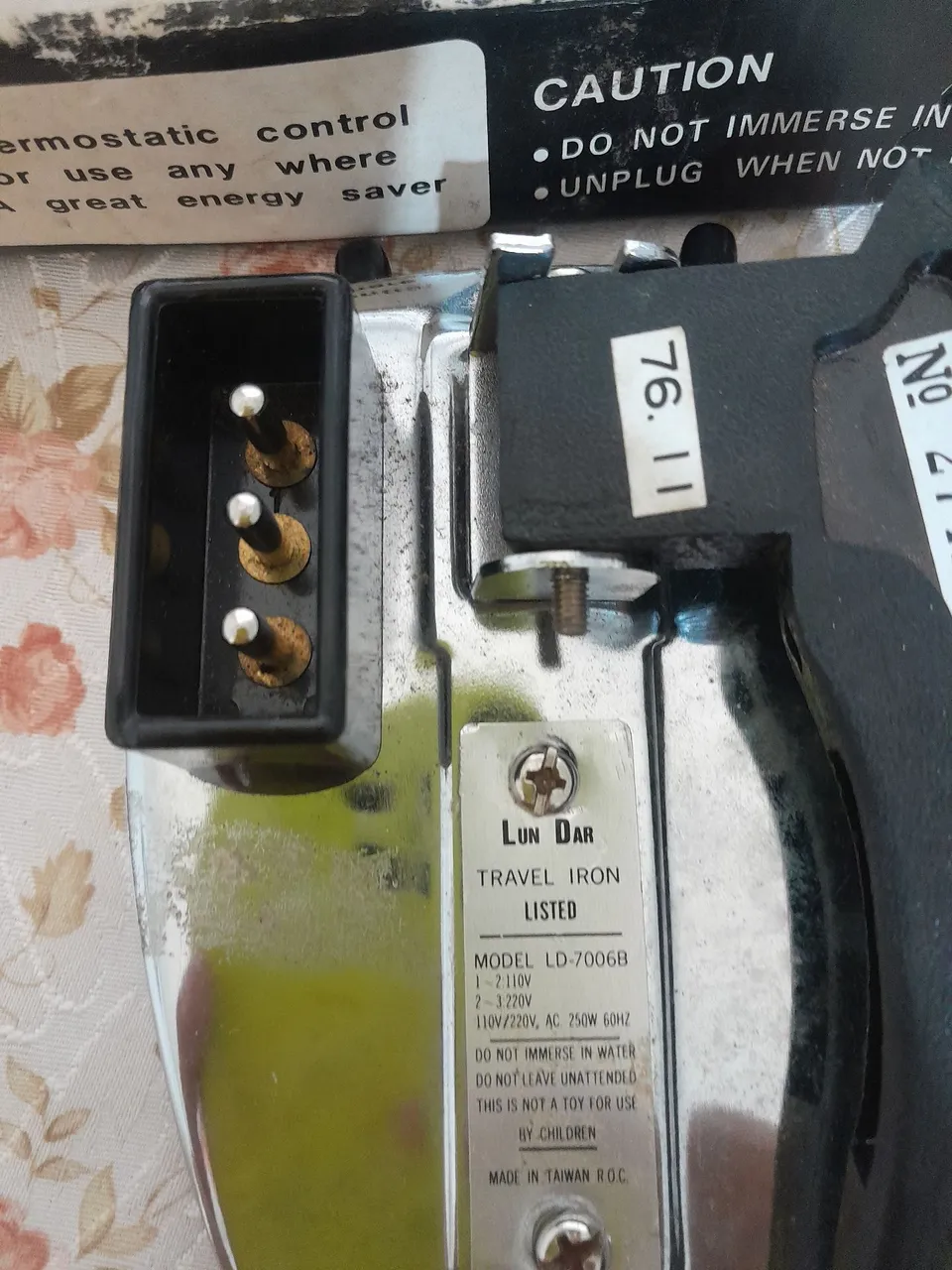 Ferro de Passar Roupa de Viagem Lun Dar LD-7006B