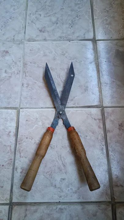 Tesourão de Poda para Jardineiro com Cabo de Madeira, 48 cm - Usada