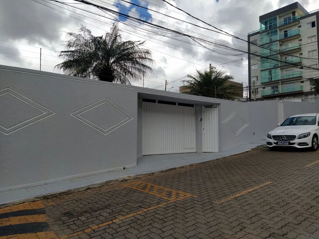 Alugo casa em condomínio com três quartos Vicente Pires 