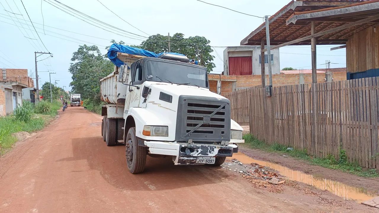 Vendo caçamba volvo aceito proposta 