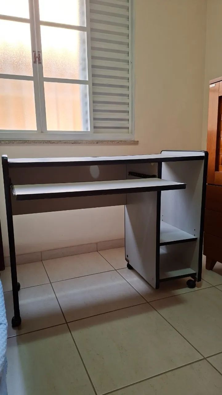 Mesa para Computador com suporte para teclado, cor cinza. - Foto 3