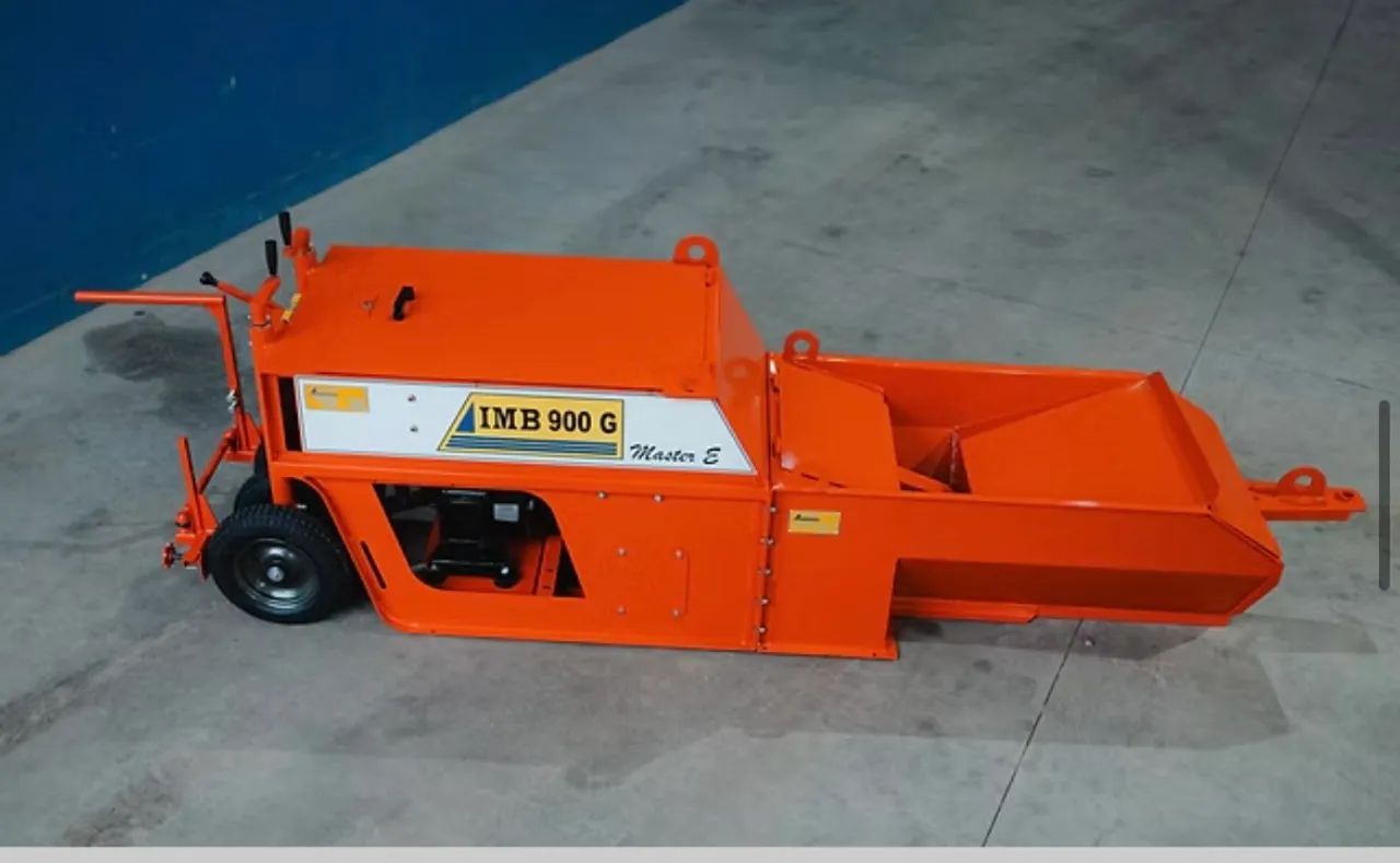 Vendo Extrusora de Concreto IMB 900 G Master com 4 formas  - Foto 2