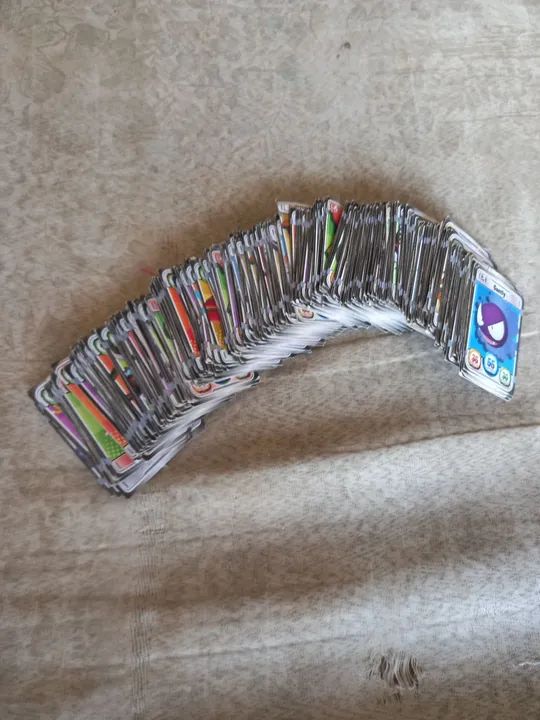 350 cartas de Pokémon Unite edição limitada