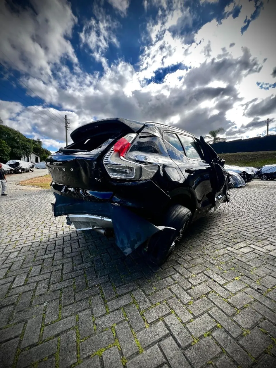 sucata volvo xc40 t4 blindada 2021