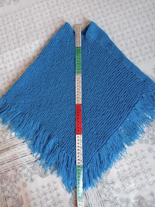 Poncho de tricô azul bebê - Foto 3