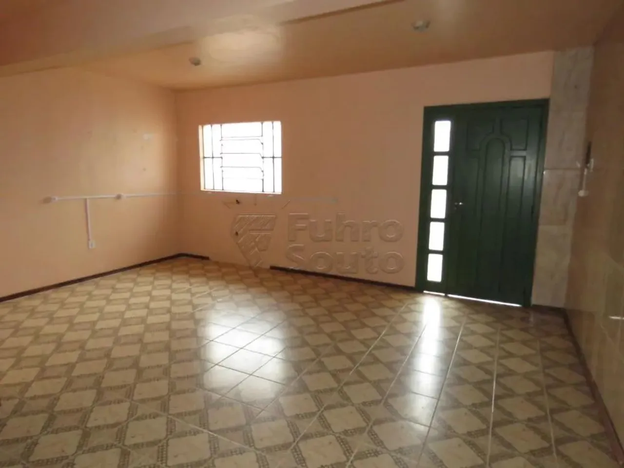 Casa a venda no bairro Três Vendas, de 300m².