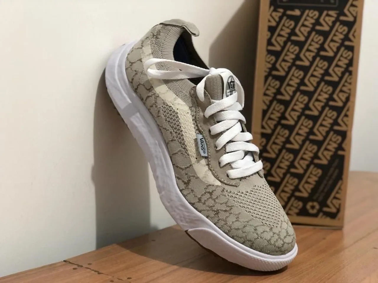 Promoção: Tênis Vans, 1 par 130$, 2 pares por 200$