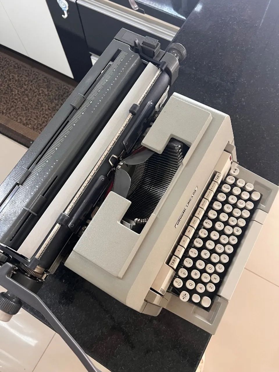 Máquina de escrever Olivetti LINEA 9864640295888514122