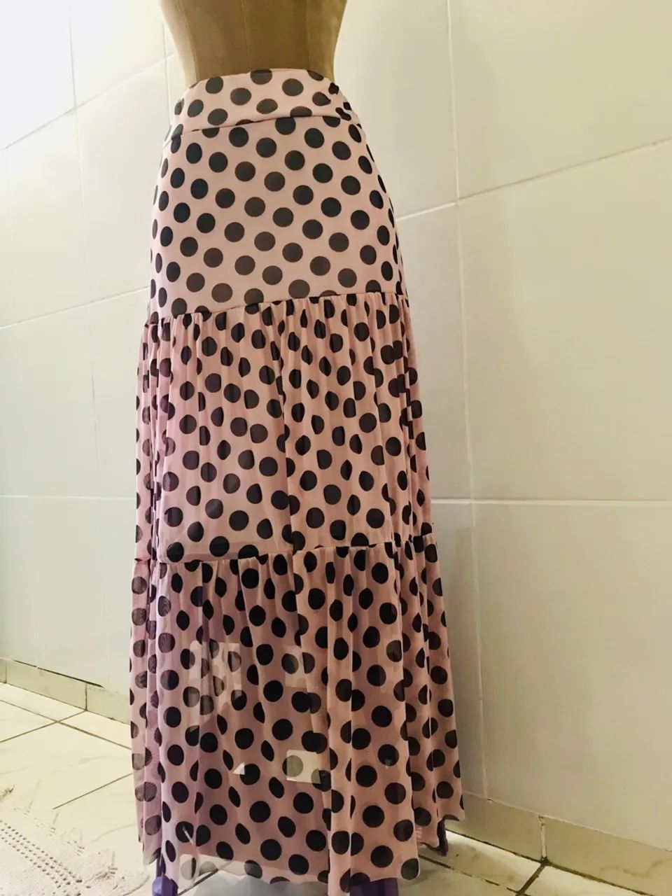 Saia midi poá rosa e preta - Foto 3