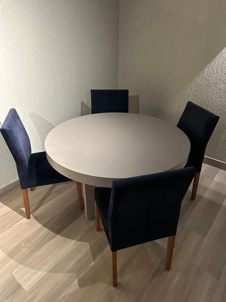 Conjunto de Mesa com 4 Cadeiras