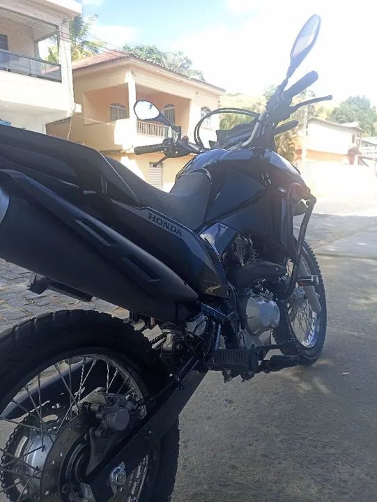 Honda bros 160 impecável com 1500 em acessorios e ipva 2025 pago! so tranferir.