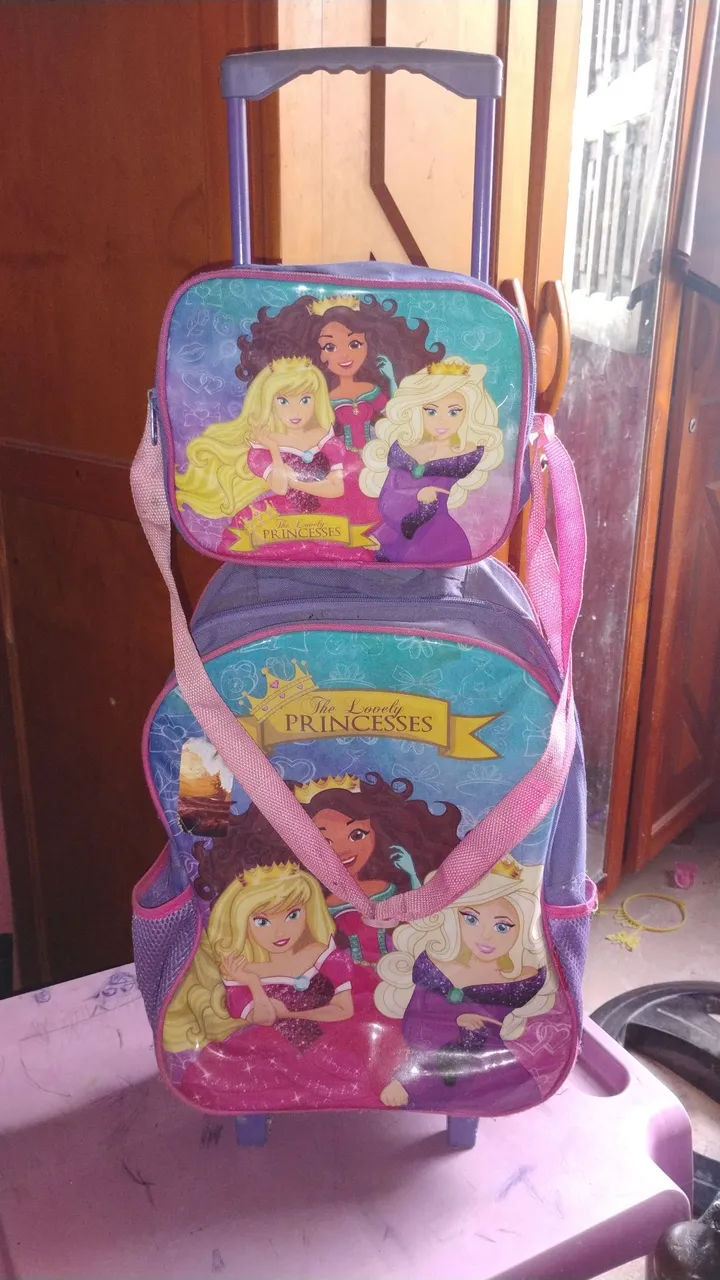 Mochila Infantil Princesas com Rodinhas - Perfeita para as Aulas!