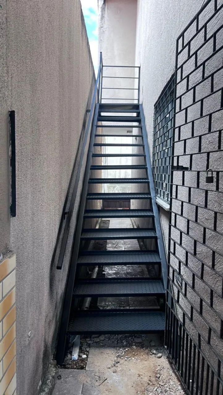 Escada de metal para área externa - Foto 4