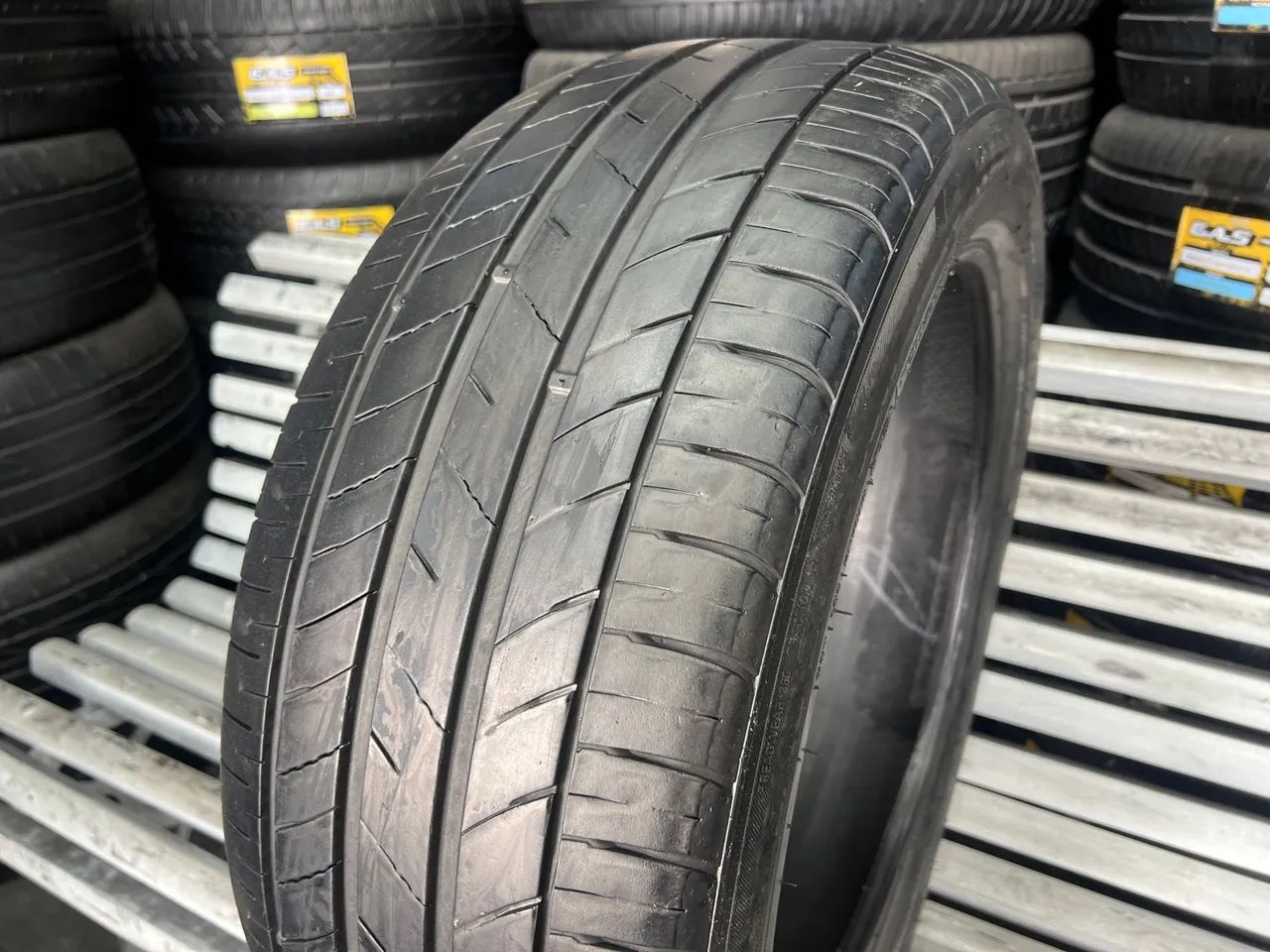 Pneu 235/45/18 Kumho Ecsta HS52 / Pneu 235/45R18 - Foto 2