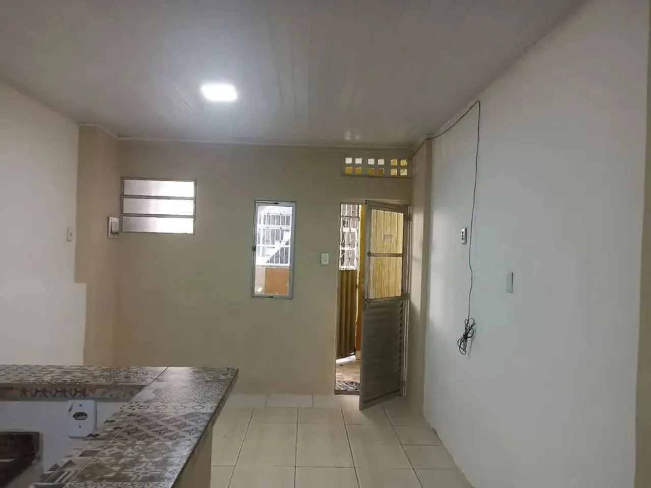 VENDE-SE ESSA CASA