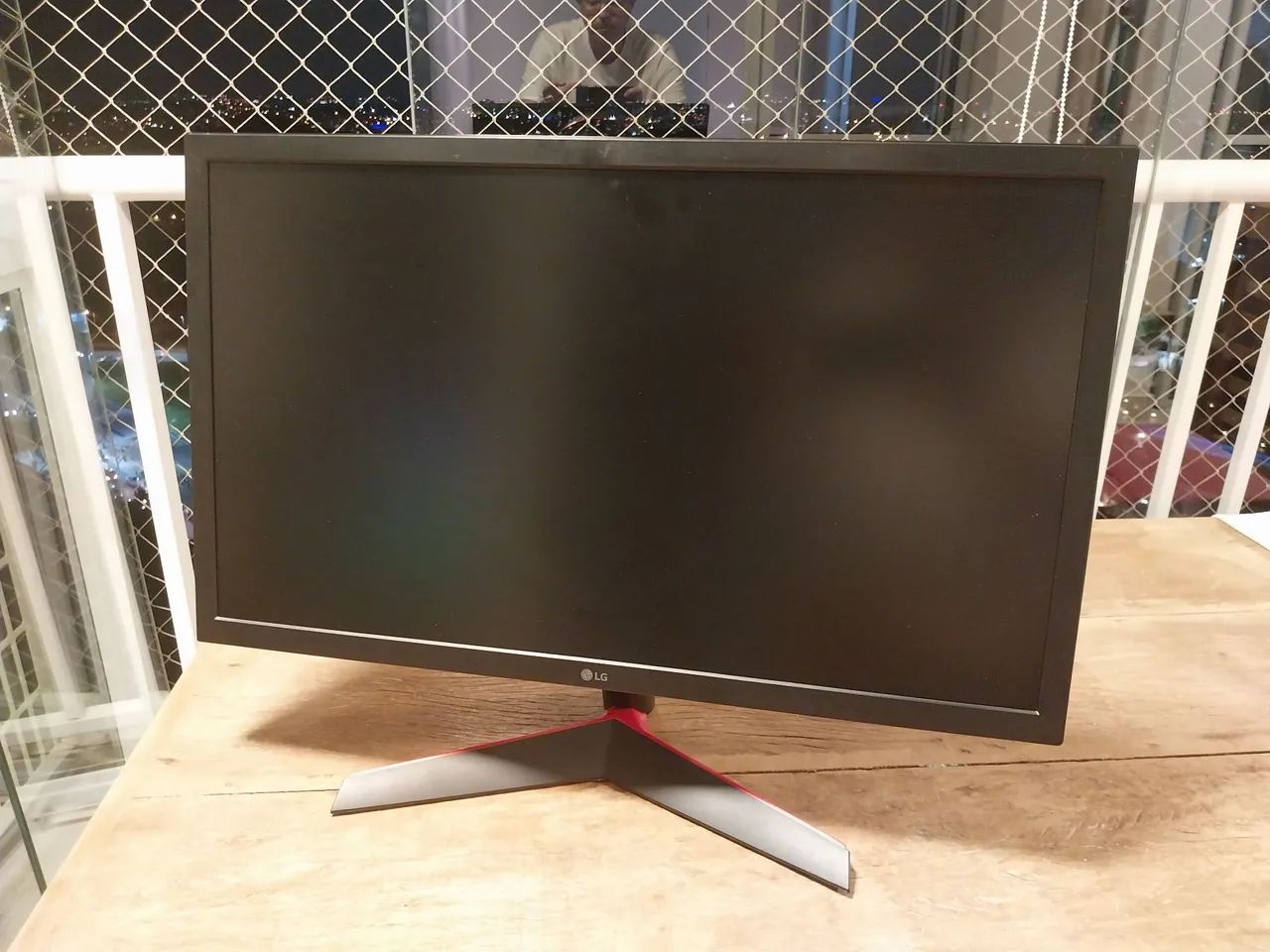 Monitor LG 24 polegadas.