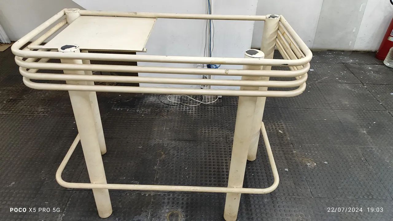 Mesa alta de apoio sem vidro 
