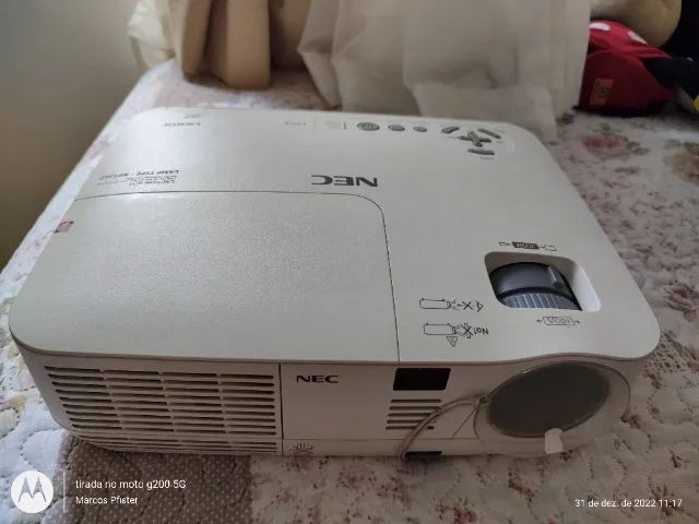 Projetor NEC HDMI com tela retratil top! - Foto 3