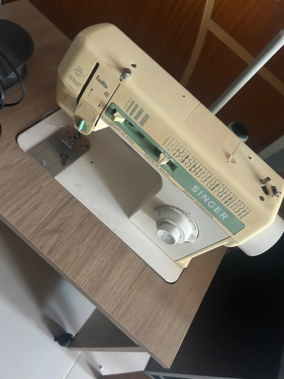Máquina de Costura Singer Facilita 43