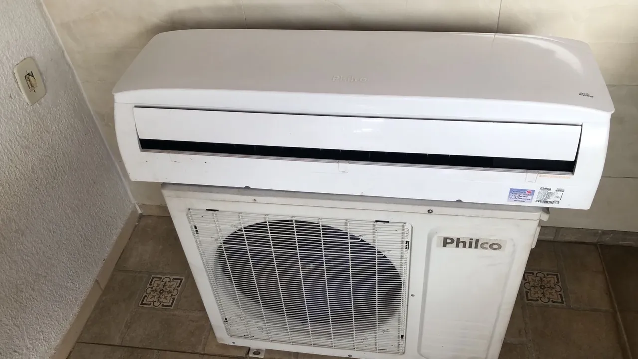 Ar condicionado 24 mil btus, gelando muito, está desinstalado.