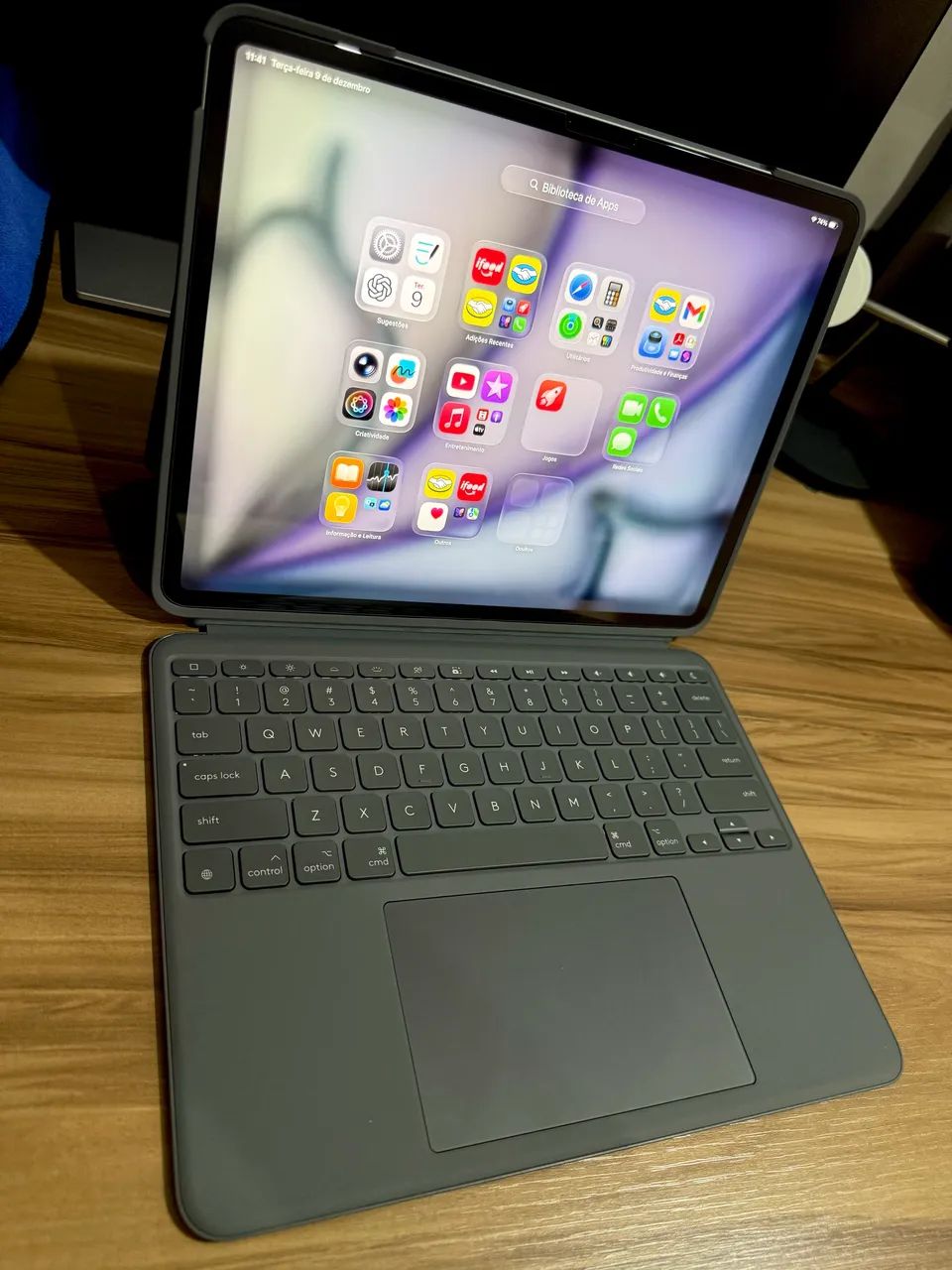 Capa com Teclado Logitech Combo Touch para iPad Air 13 (M2/M3) - Foto 5