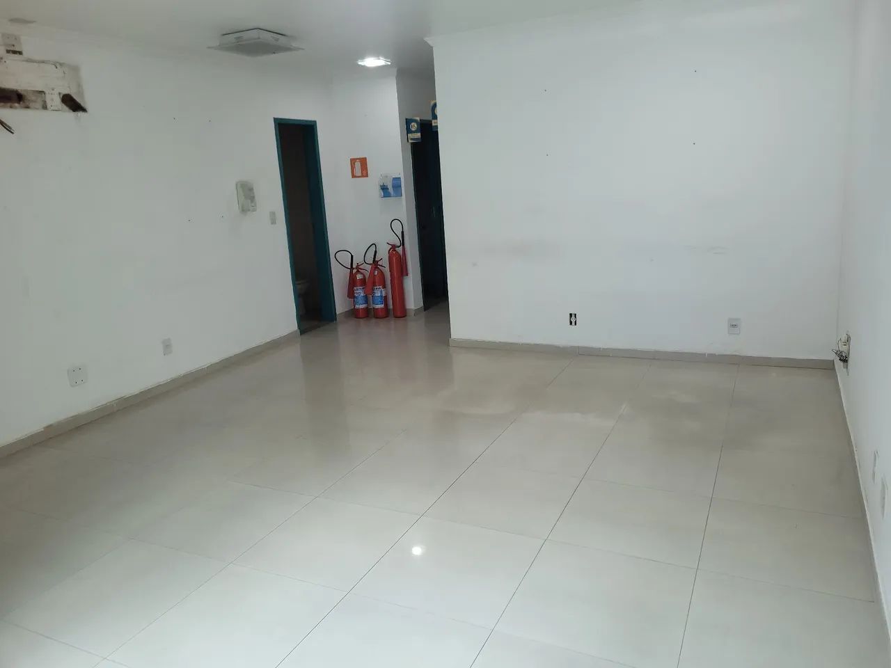  Aluguel . Imóvel com 315 m2 loja de  frente para a rua. - Foto 2
