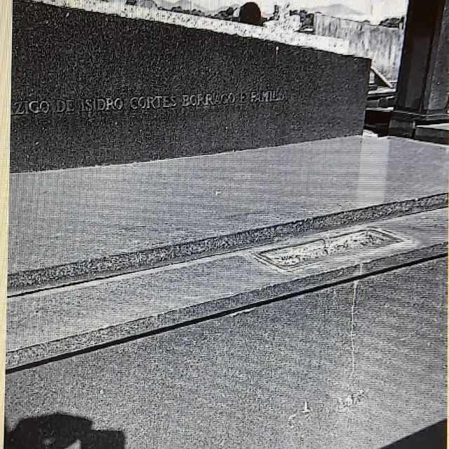 JAZIGO PERPÉTUO NO CEMITERIO DO CAJU RIO DE JANEIRO - Foto 2