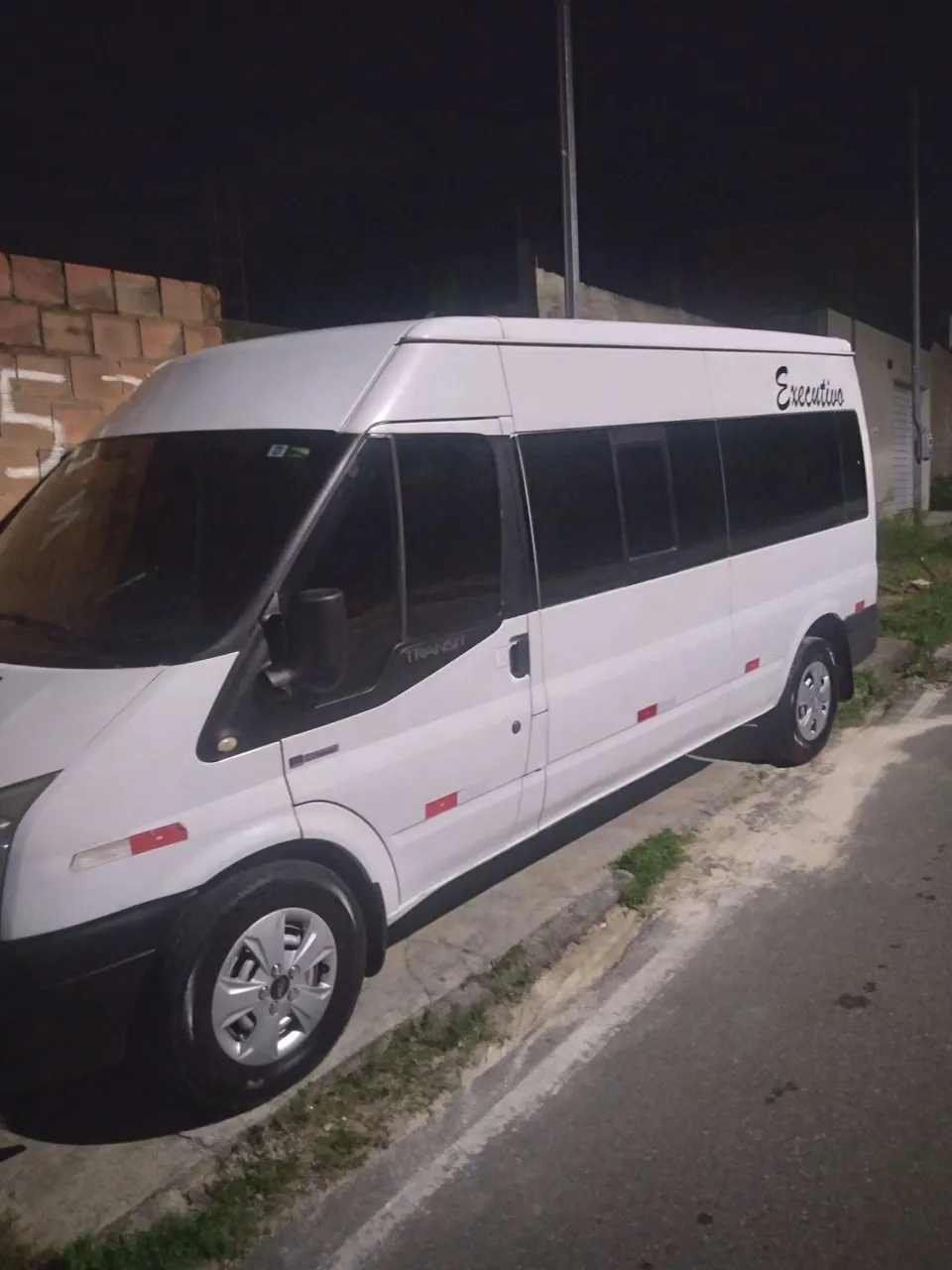 Loc van para passeios bate e volta viagems turismo