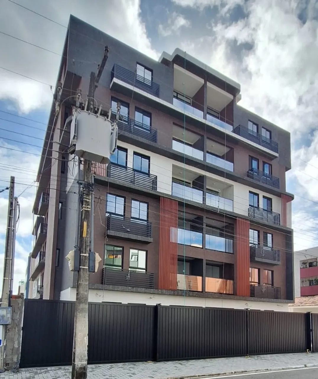 Apartamentos de 03 quartos, 70m², prédio c/ elevador e piscina, nos Bancários.