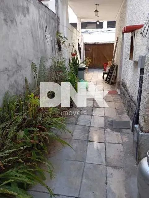 Casa de rua : Duplex / Residencial / Lagoa