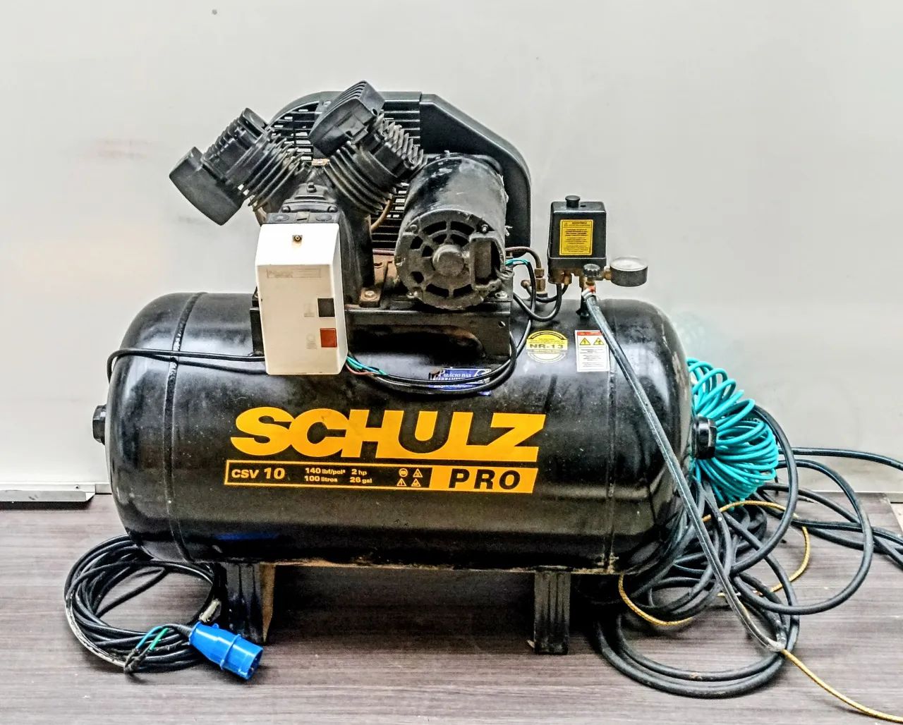 Schulz Compressor Schulz CSV 10 PRO 100L, 2019, pouco uso. com mangueira e pistola de ar  - Foto 3