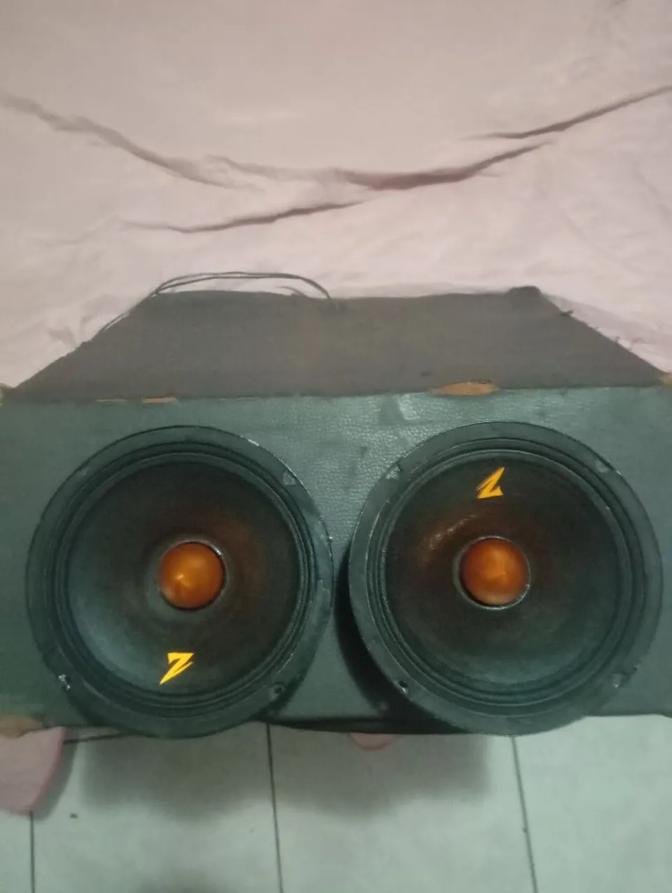 Caixa de Som com 2 Alto-falantes