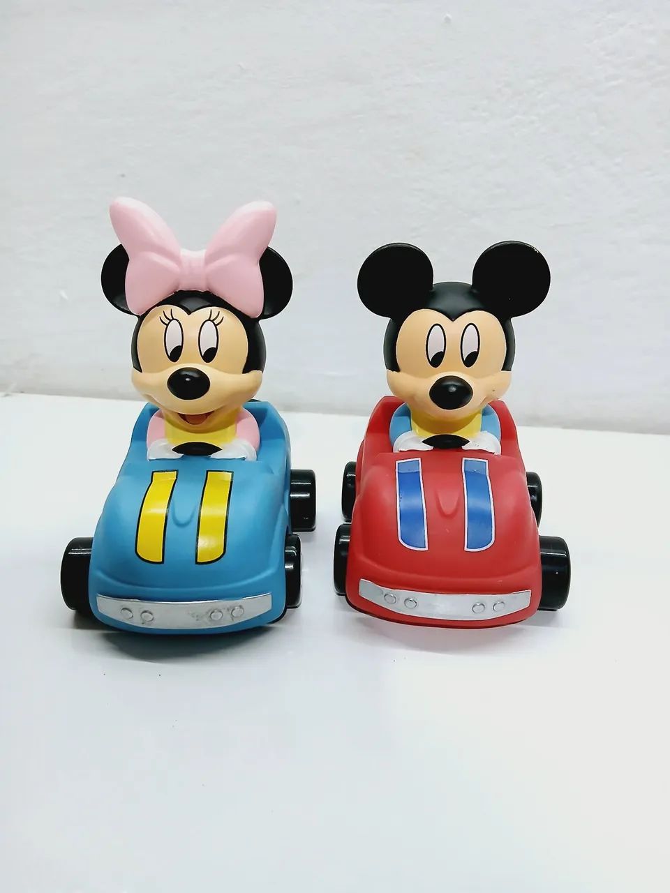 Mickey e Minnie Carrinhos