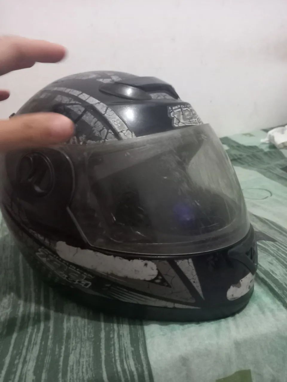 Capacete de Moto - Preto com Desenho - Foto 4