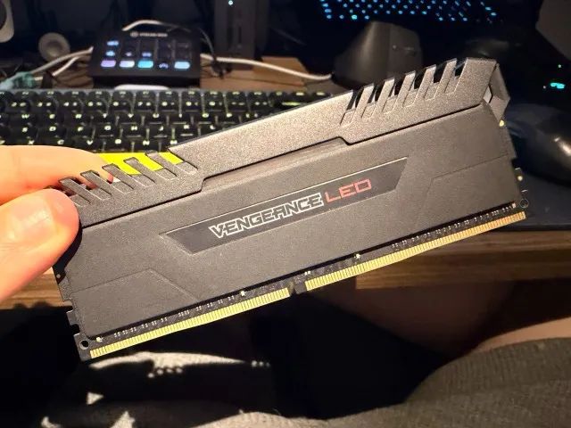 Corsair VENGEANCE® LED RAM Memory 32GB (2 x 16GB) DDR4 3200 MHz64739358667649120