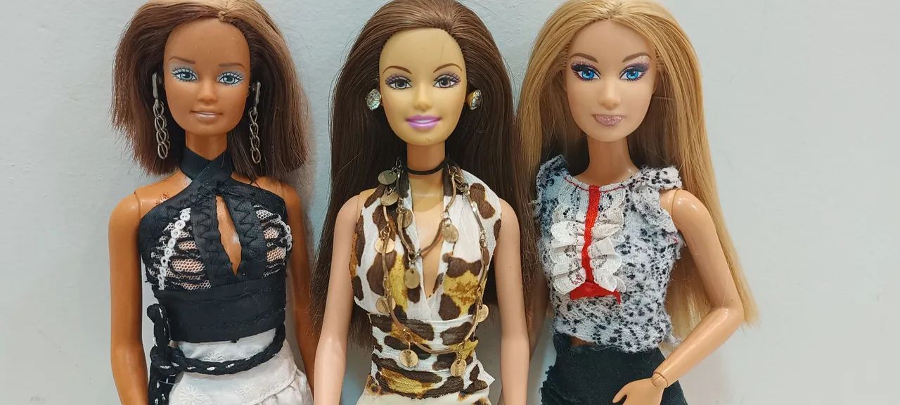 3 Bonecas Barbie - Diversas Roupas - Foto 3